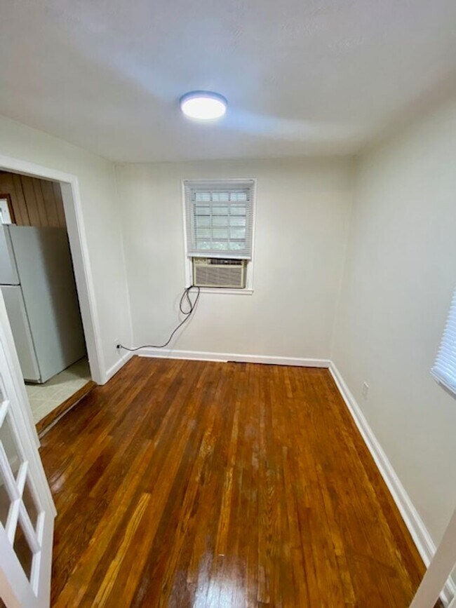 Foto del edificio - 1-Bedroom, 1-bathroom Apartment