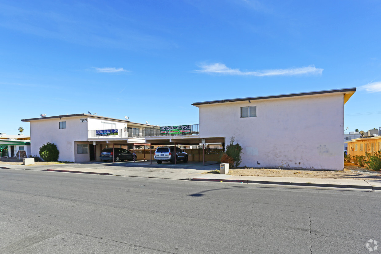 Foto principal - 1909 Santa Paula Dr