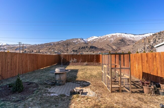 Building Photo - 3 Bed 2 Bath