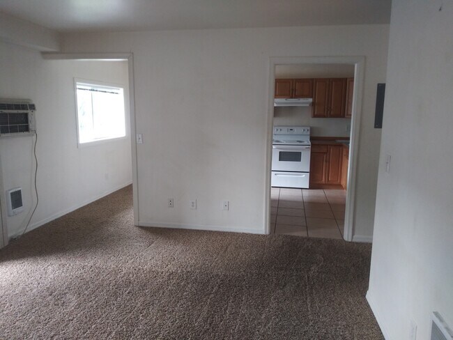 Living Room - 1927 E Desmet Ave