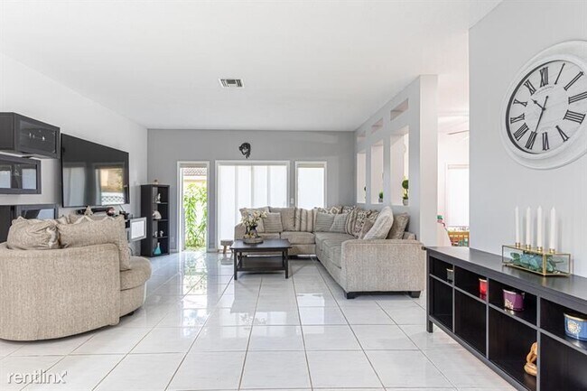 Foto del edificio - 4 br, 2.5 bath Condo - 11199 Lakeview Dr #...