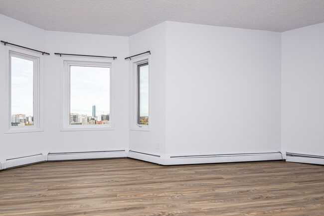 Building Photo - Grand Central Manor