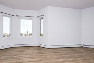 Building Photo - Grand Central Manor