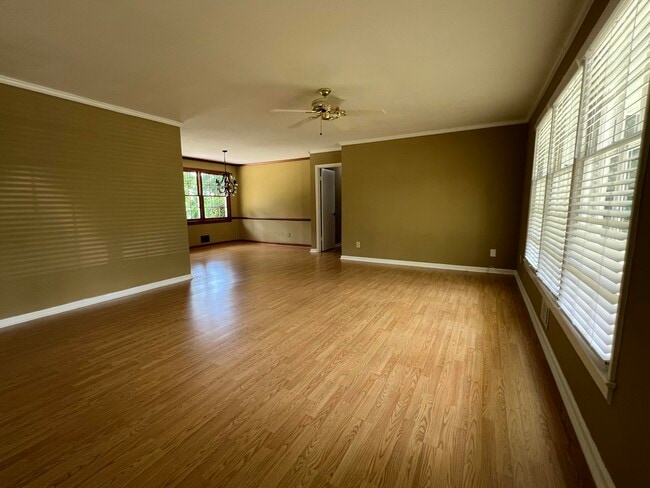 Building Photo - 631 Carlton Dr