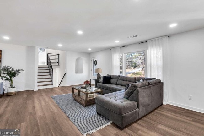 Building Photo - 1536 Daffodil Dr