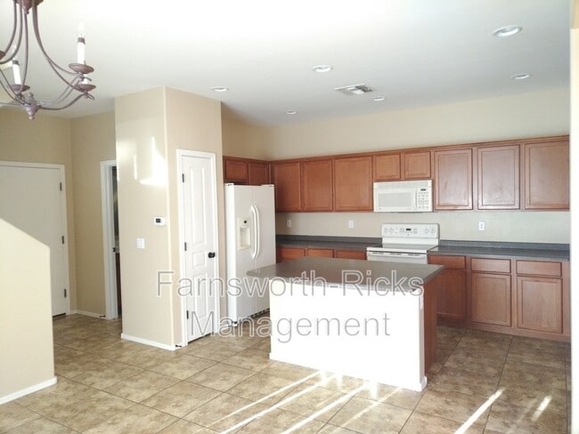 Building Photo - 619 S Buena Vista Ave