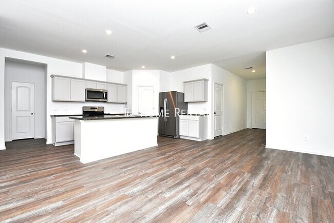 Building Photo - 24311 Saddlestone Green Dr
