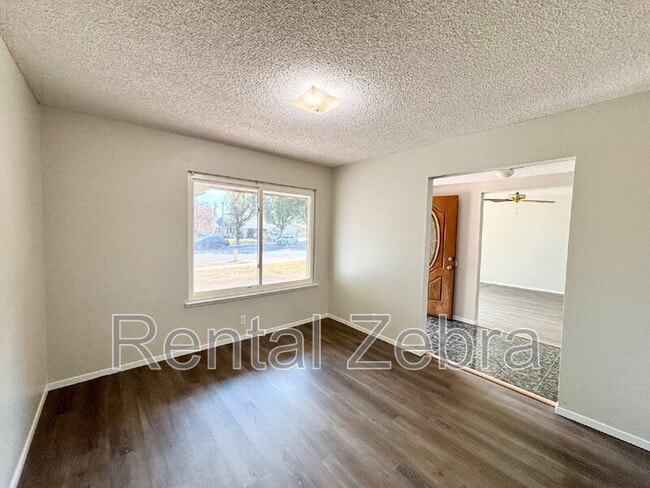 Building Photo - 3047 Bedford Dr