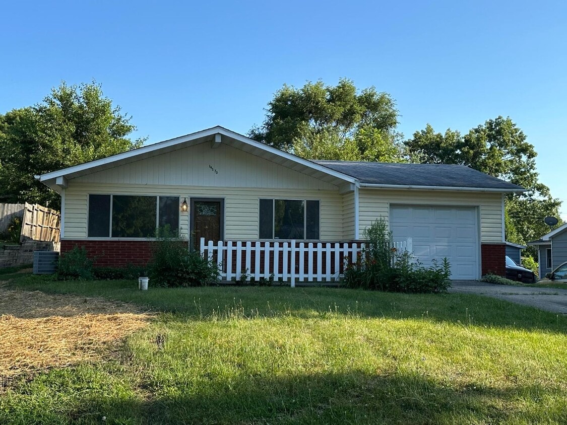 Foto principal - 19570 Southland Ave