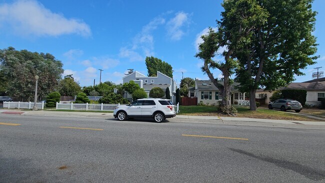 Foto del edificio - 6600 W 83rd St