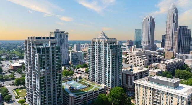 Foto del edificio - 640 N Church St