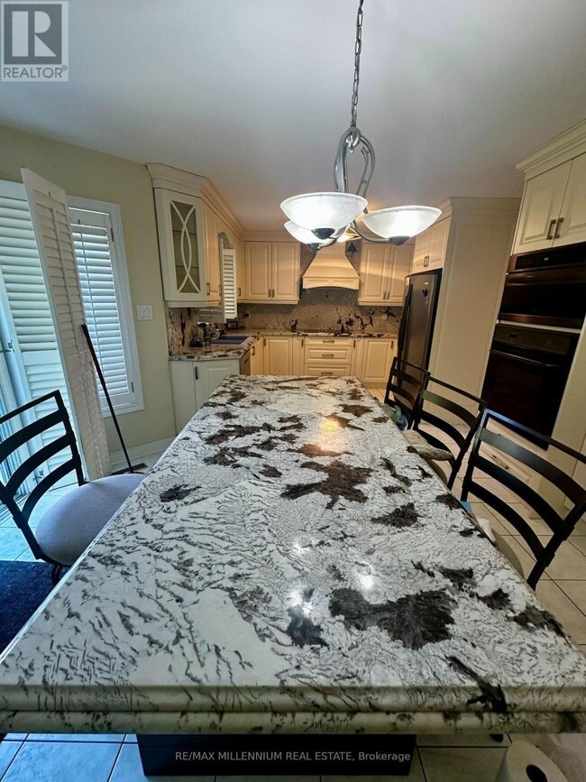 Building Photo - 3091 Eden Oak Crescent