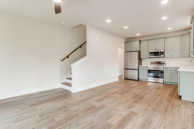 Foto del edificio - Brand new construction just minutes from downtown Pensacola and a quick trip to the beach. Ready ...