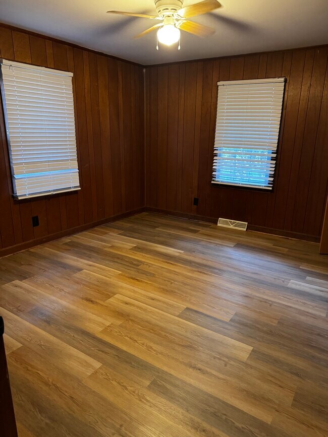 Dormitorio #1 - 176 Hardwood Ln