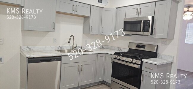 Building Photo - 250 N Melwood Ave