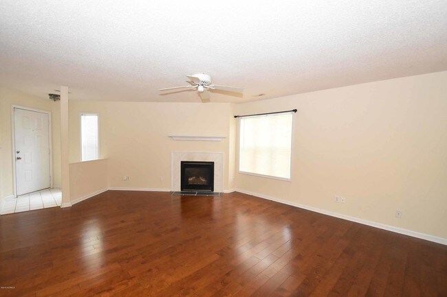 Foto del edificio - 523 Spring Forest Rd