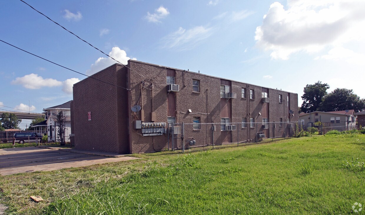 1017 Pailet Ave, Harvey, LA 70058 Apartments in Harvey, LA