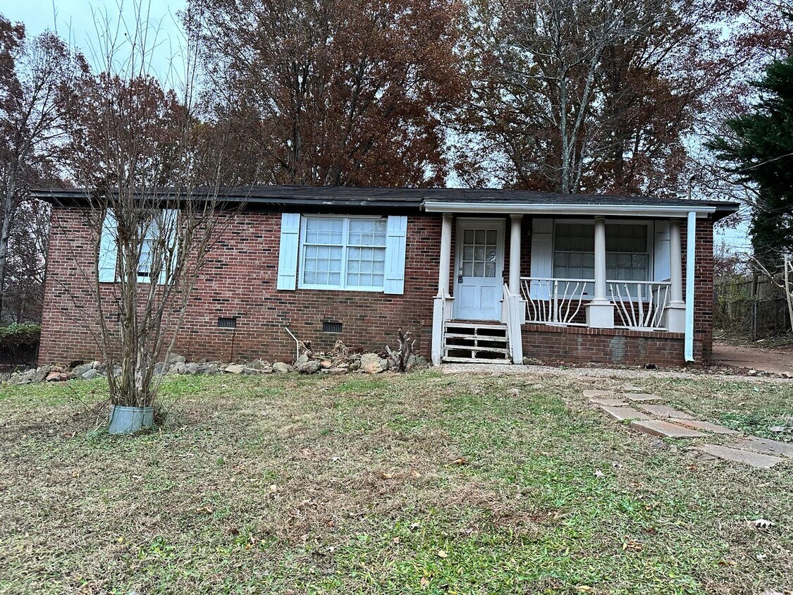 Primary Photo - Convenient Location in Piedmont Near White...