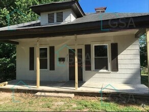 Building Photo - 2127 Oakhurst Cir