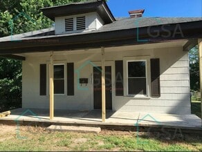 Building Photo - 2127 Oakhurst Cir