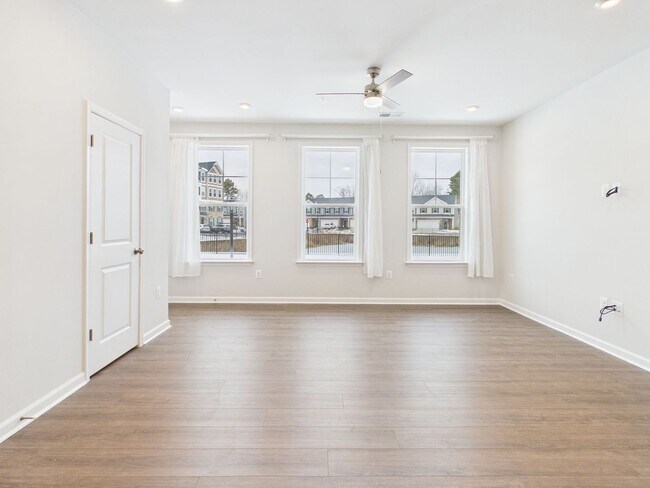 Foto del edificio - 640 Brookwood Glen Terrace