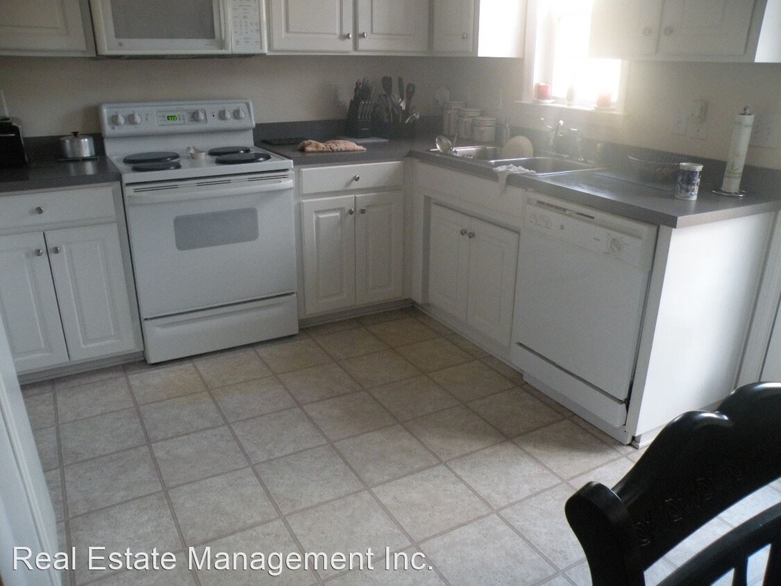Primary Photo - 3 br, 2 bath House - 216 Derby Park Ave
