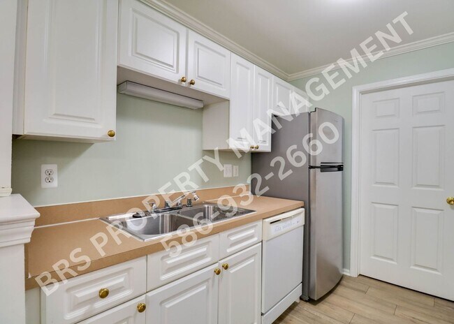 Foto del edificio - Aberdeen Gardens End Unit 2 bedroom Condo ...