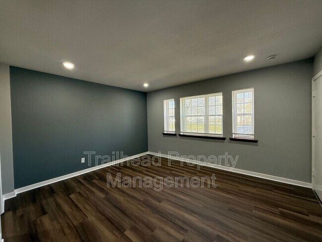 Foto del edificio - 6405 Brookside Rd