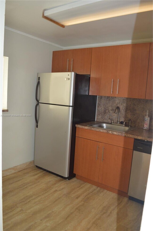 Foto del edificio - 303 Racquet Club Rd