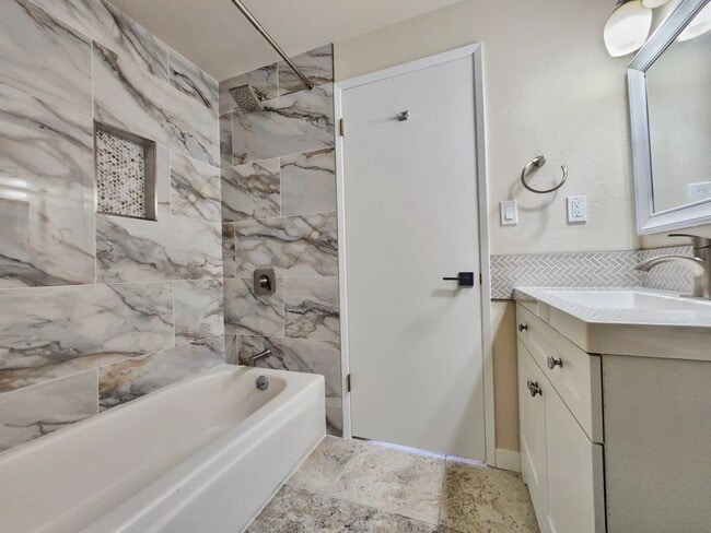 Building Photo - Beautilfully Remodeled 4 Bed 2.75 Bath Ram...