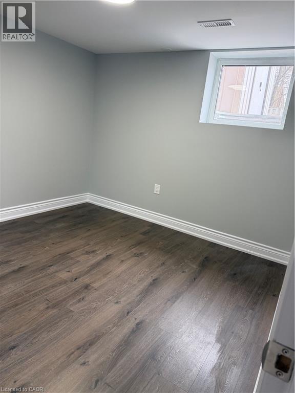 Building Photo - 276 Balmoral Ave N