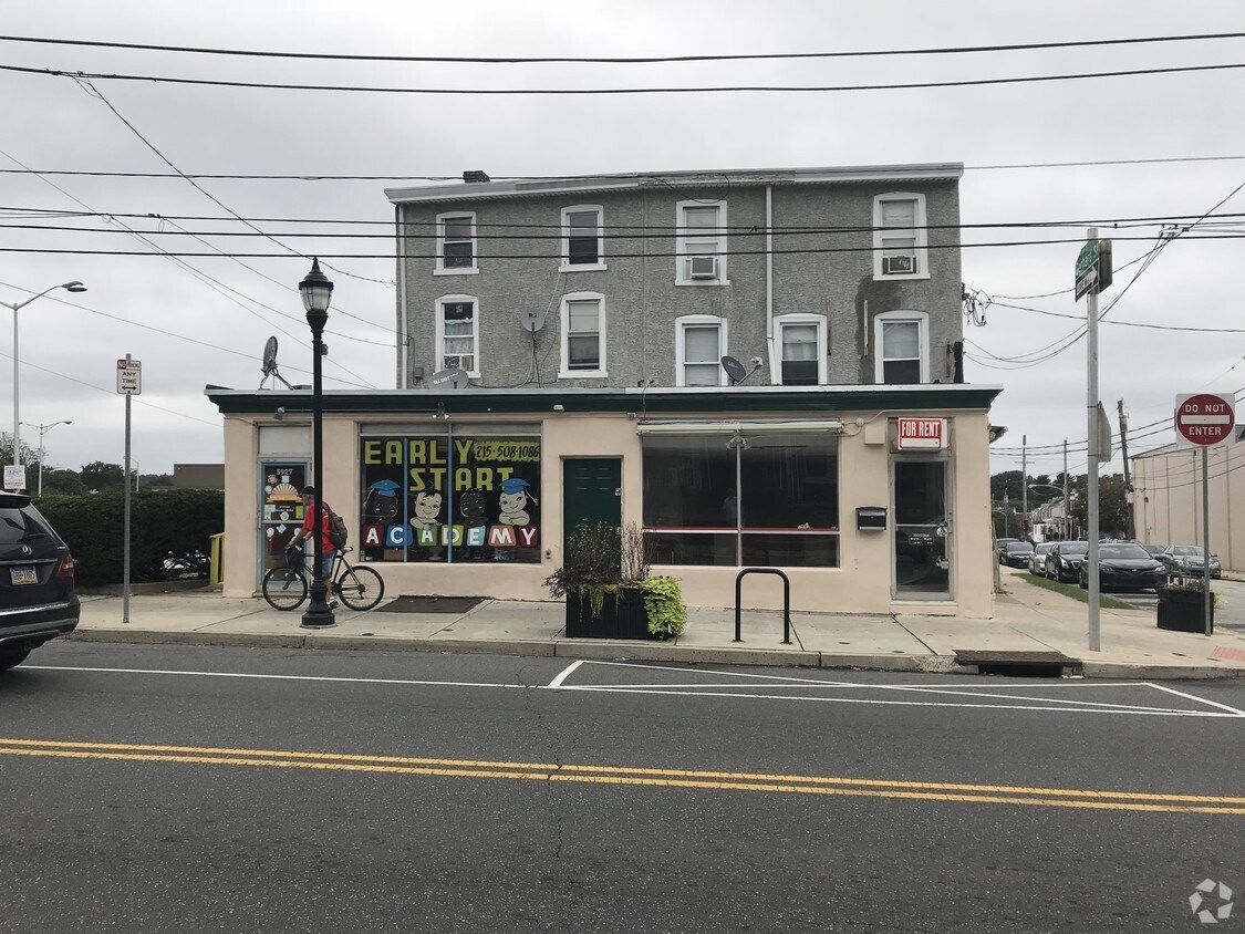 Foto del edificio - 5925 - 5927 Ridge Ave