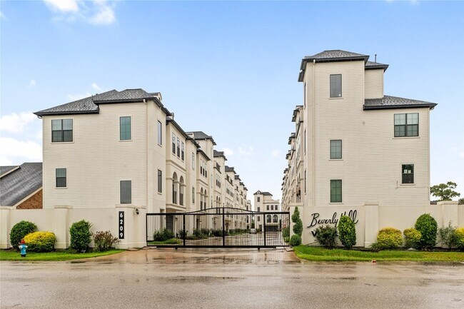 Foto del edificio - 3334 Beverly Frst Dr