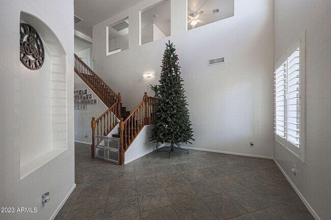 Foto del edificio - 12951 W Campbell Ave