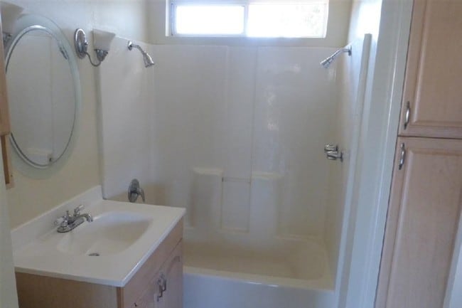 Building Photo - 1015 Capistrano Dr