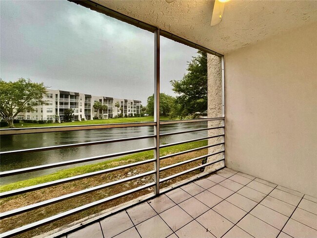 Building Photo - 9230 Lagoon Pl