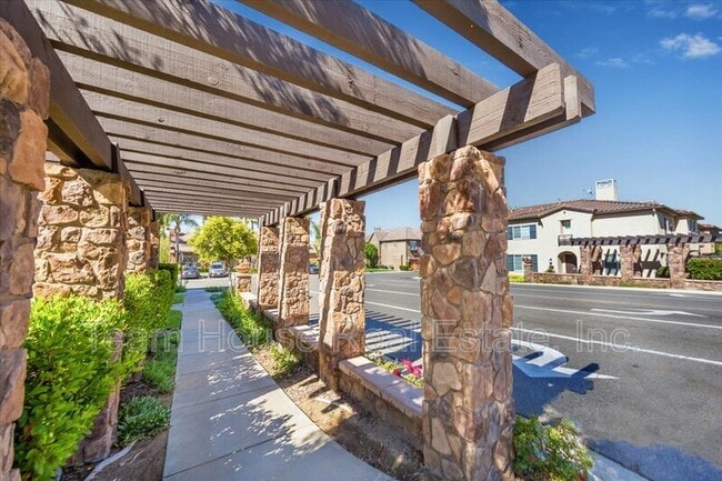 Building Photo - 28440 Mirabelle Ln