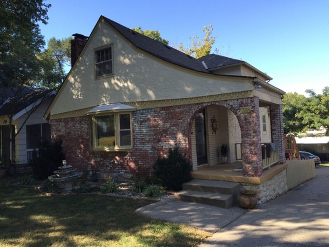 Primary Photo - Desirable 3 bedroom home in Brookside!