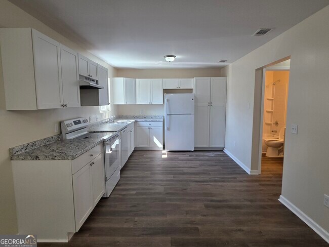 Building Photo - 113 Towne Pk E Dr