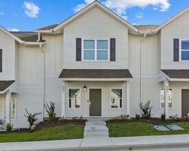 Building Photo - 3260 Academy Dr