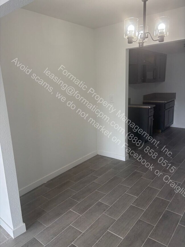 Foto del edificio - 118-120 E Century Blvd