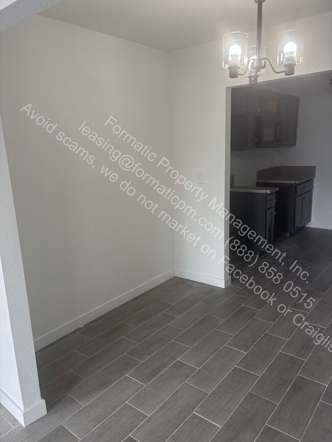 Foto del edificio - 120 E Century Blvd