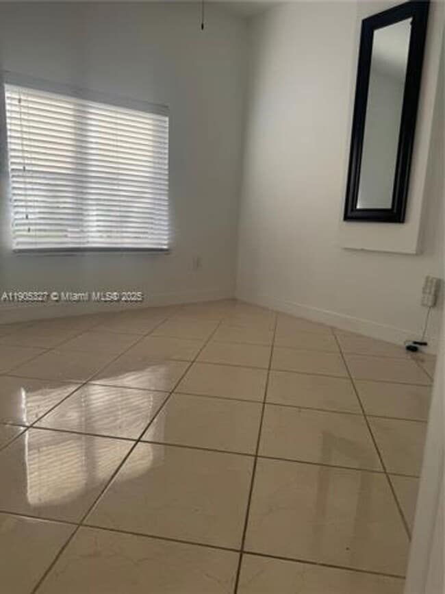 Building Photo - 1150 SW 154th Ave