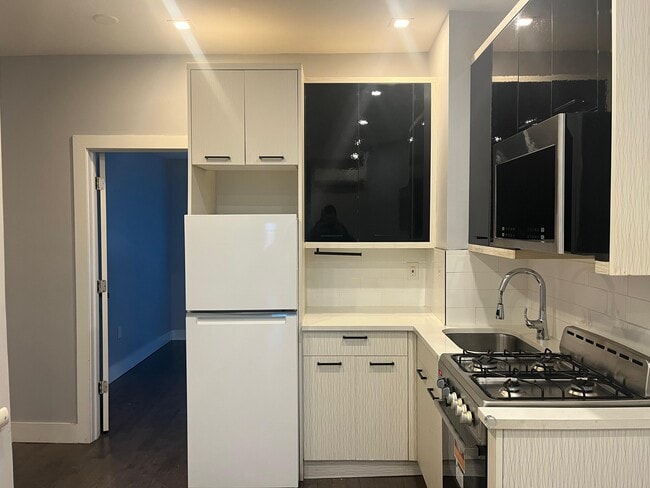 Building Photo - 60 Jordan Ave