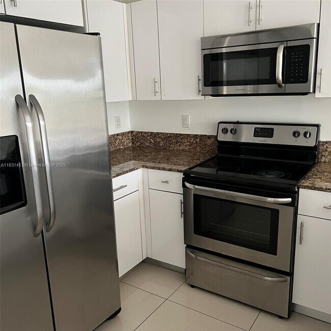 Foto del edificio - 2300 NW 7th St