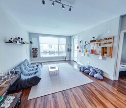 Building Photo - 54 Saratoga Ave