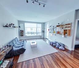 Building Photo - 54 Saratoga Ave