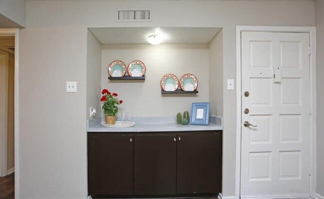Building Photo - 1 bedroom in Dallas TX 75243