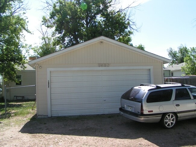 Building Photo - 1357 Kenton St