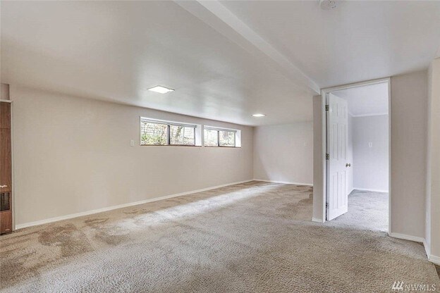 Área de estar - 7730 18th Ave SW